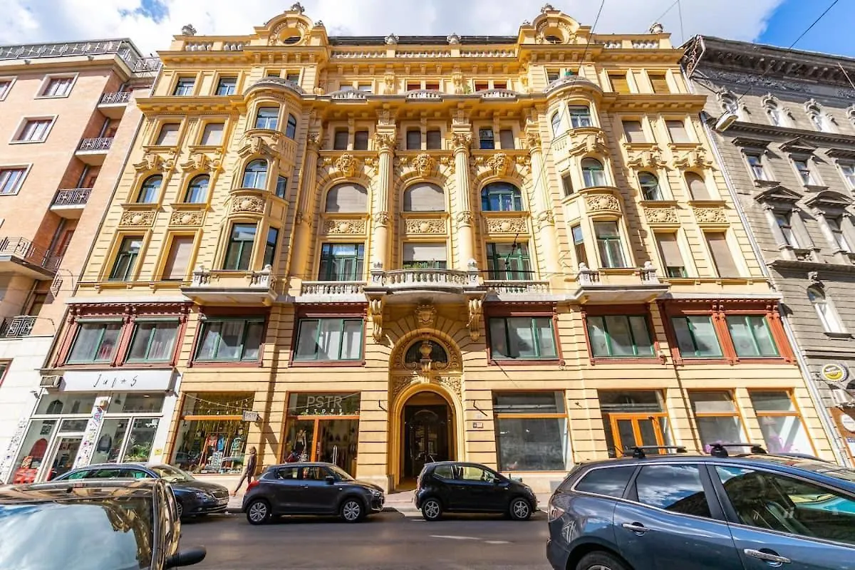 Uhu'S Golden Soho Residence 布达佩斯