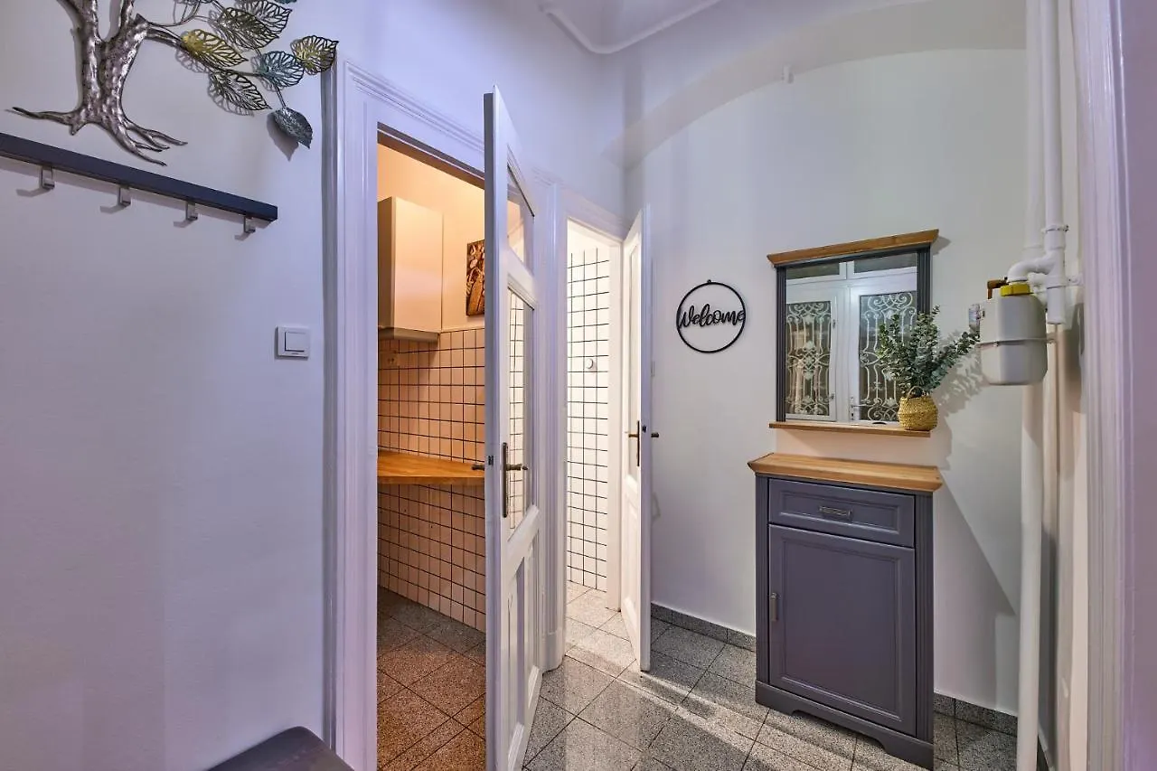 Uhu'S Golden Soho Residence 布达佩斯